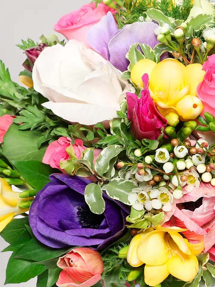 Bouquet fiori misti colorati dettagli